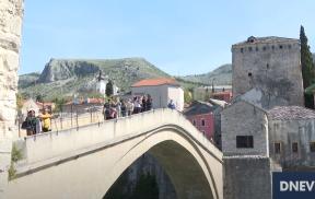 mostar turisti.png