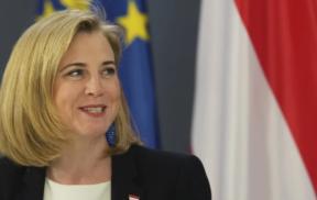 Austrijska ministrica u Beču poželjela dobrodošlicu studentima maratoncima iz Srbije