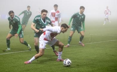 U16