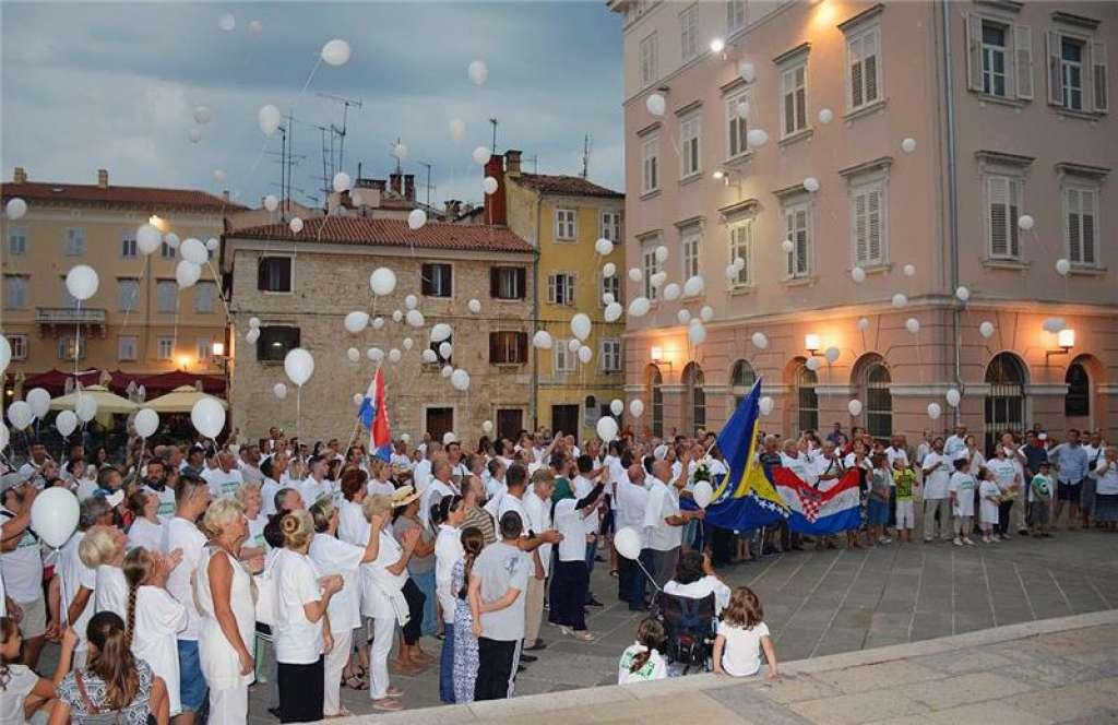 Pula - mimohod za Srebrenicu.jpg