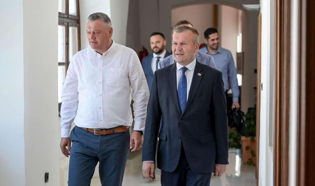 hbž