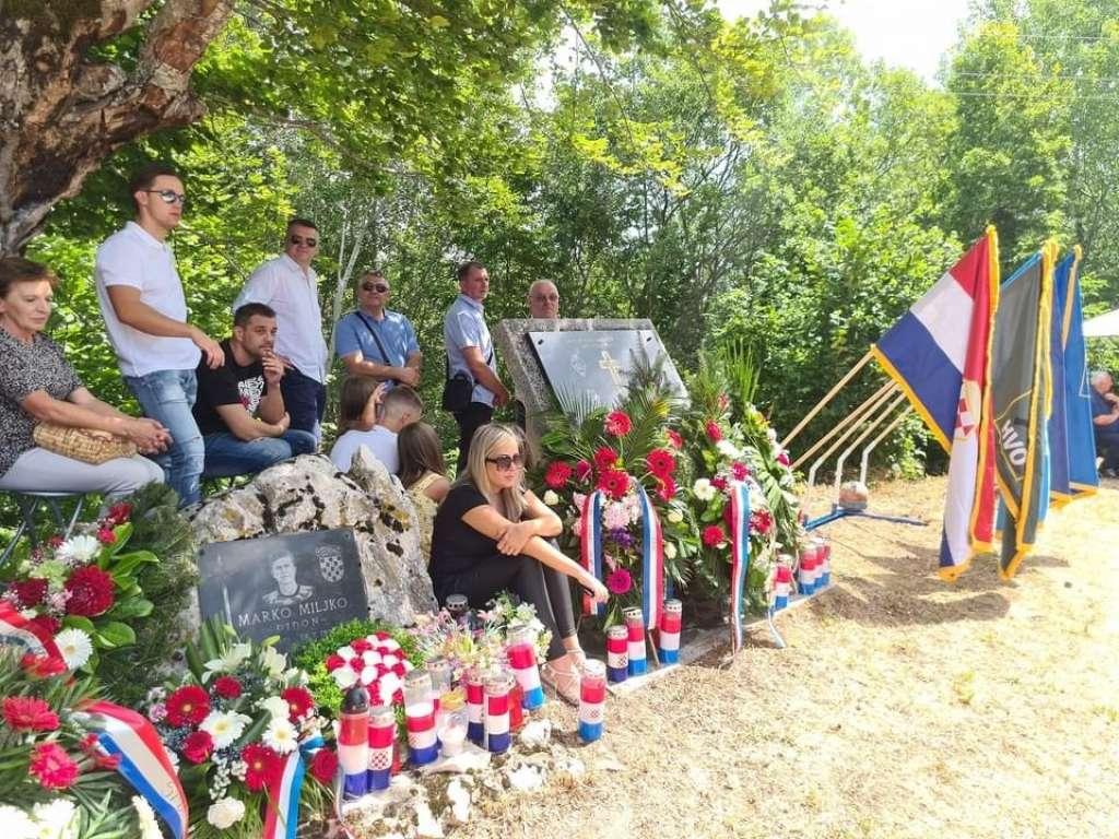 odavanje počasti braniteljima na pomanu