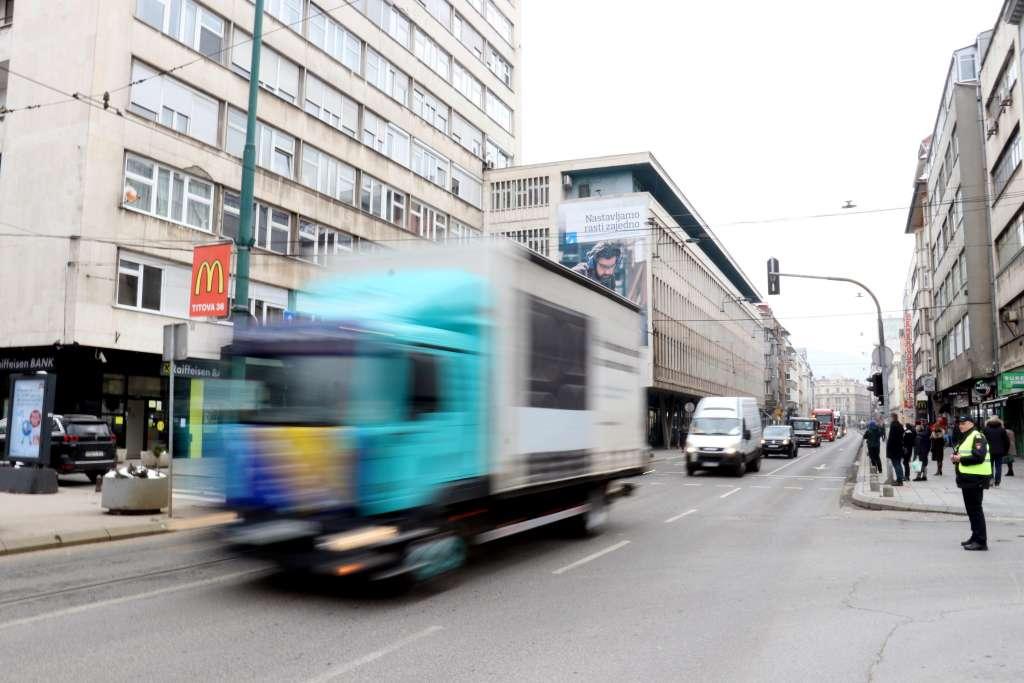 promet - cestra.jpg