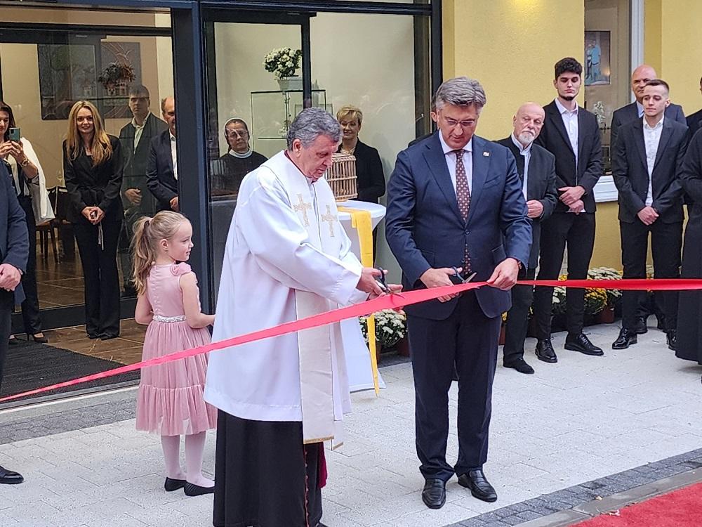  centar Caritasa Vrhbosanske nadbiskupije u Lug