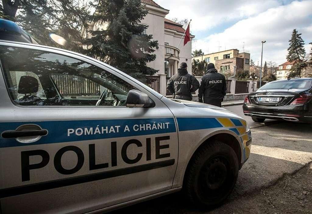 tzrska policija napad