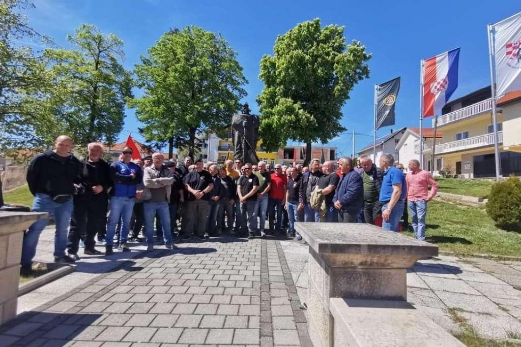 Okupljanje pripadnika oklopnih postrojbi HVO-a