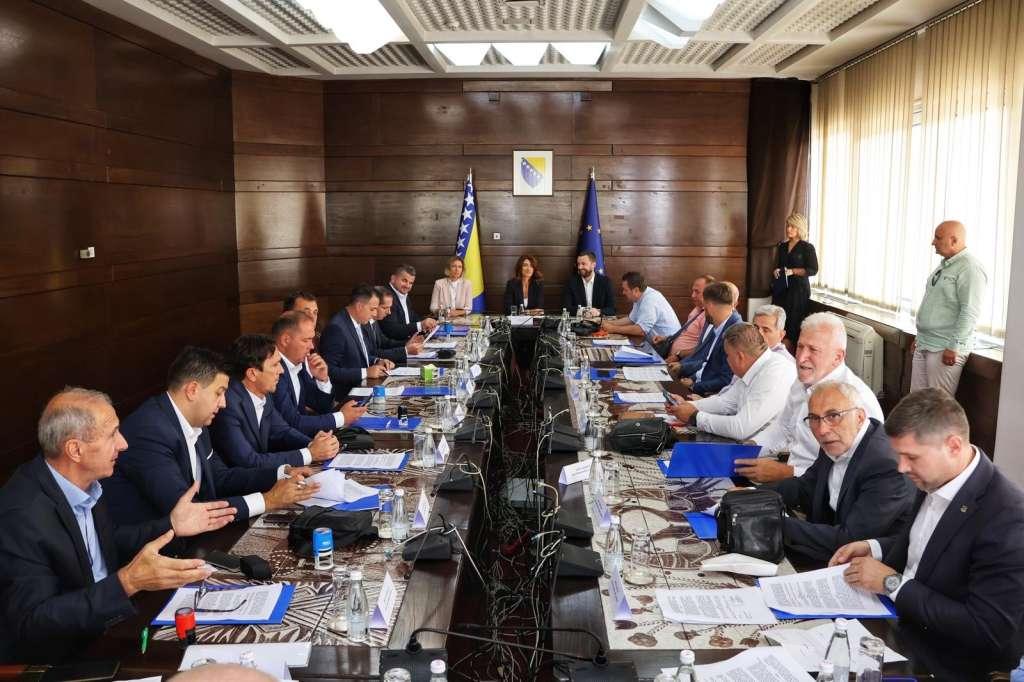 Ministrica Katić potpisala ugovore s korisnicima sredstava za sanaciju i rekonstrukciju cesta