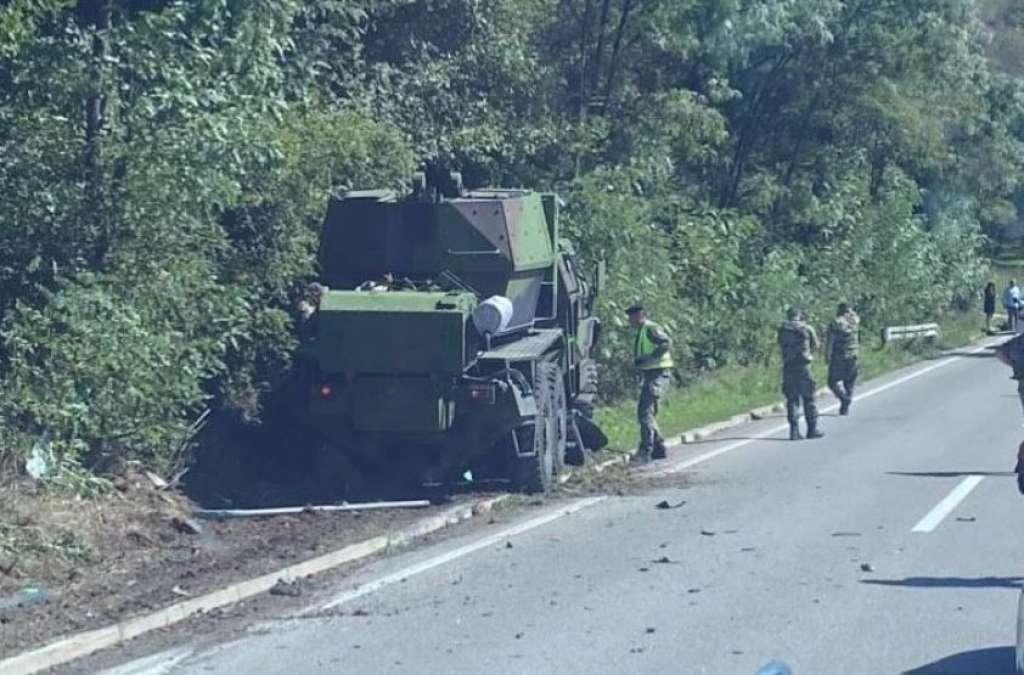 U sudaru automobila i vojnog vozila u Srbiji dvije poginulih