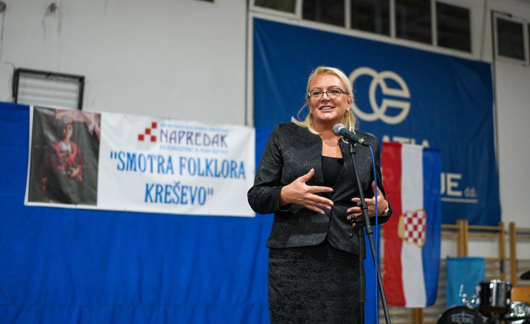 Predsjednica Bradara otvorila Smotru folklora _Igrom da te upoznam_ u Kreševu3.jpg