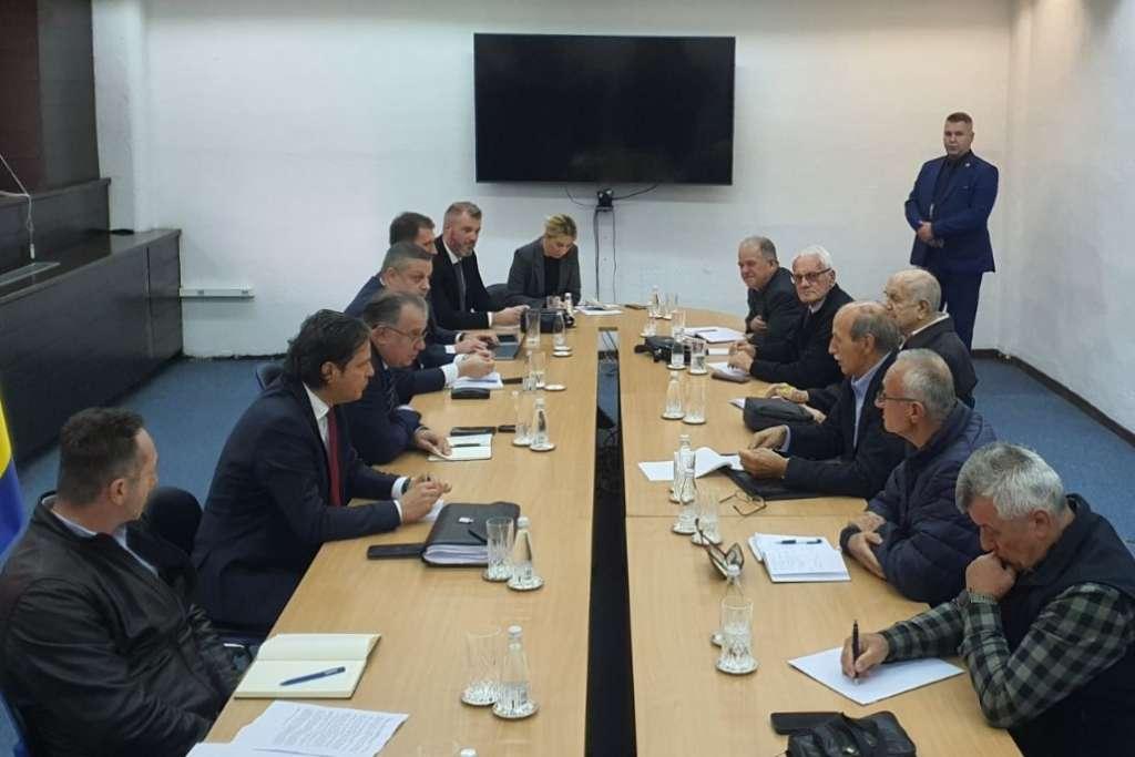 vlada i umirovljenici