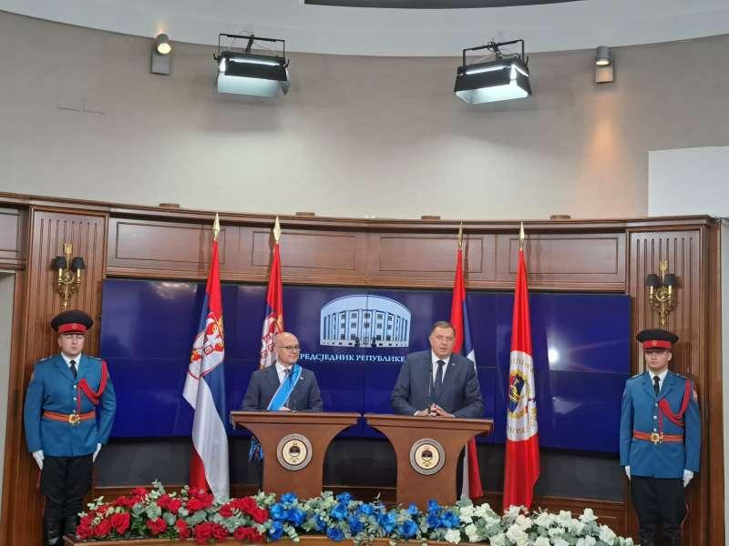 vucic dodik