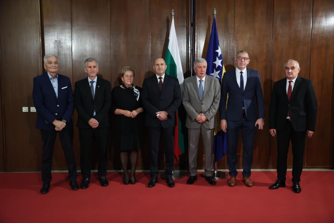 Članovi Zajedničkog kolegija oba doma PSBiH razgovarali su s predsjednikom Bugarske Rumenom Radevim o bilateralnim odnosima i europskom putu BiH.