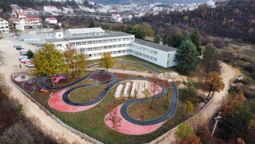 škola