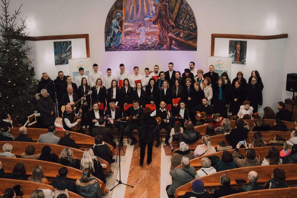 Busovača: Božićni koncert 'Čestit Božić dobri ljudi' 