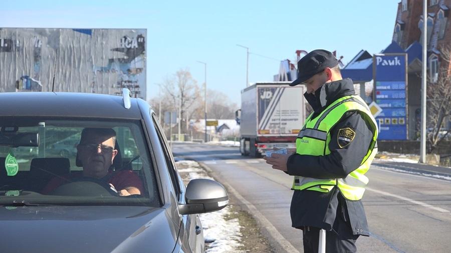 policija
