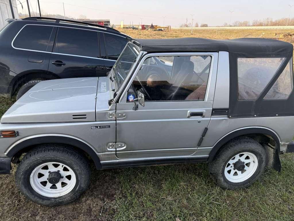 AUTOMOBIL