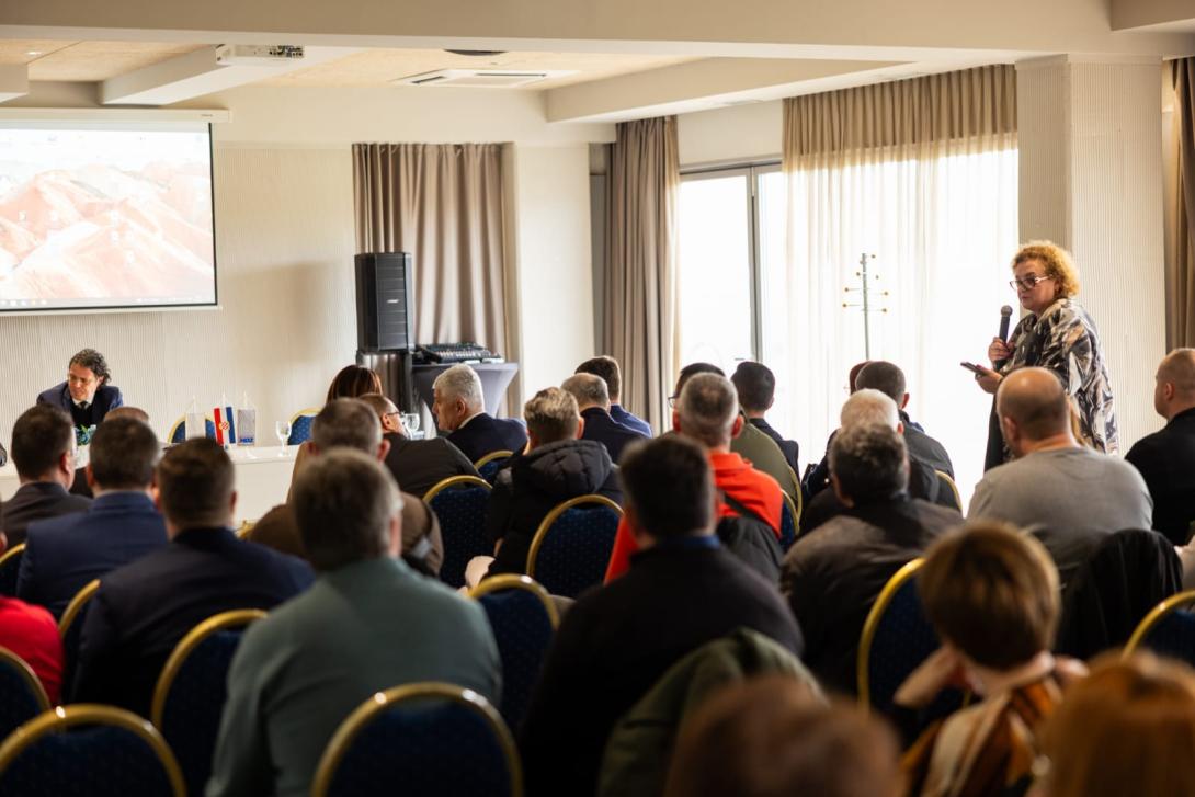 Održan okrugli stol „Fiskalni izazovi Federacije BiH“ u Orašju