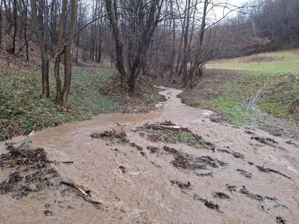 Izlijevanje vode na više mjesta u Bugojnu