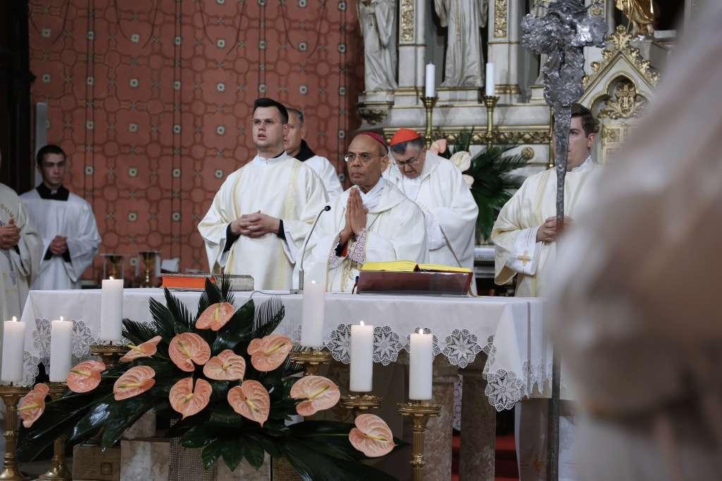 U Katedrali Srca Isusova u Sarajevu služena misa zadušnica za papu Franju