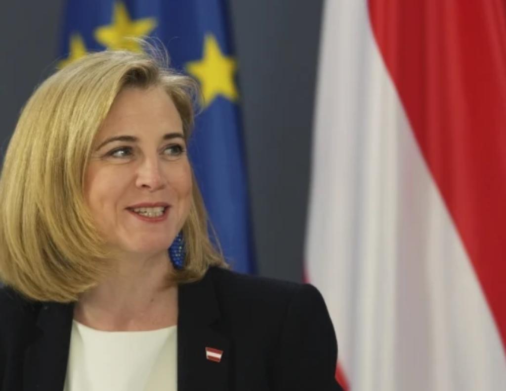 Austrijska ministrica u Beču poželjela dobrodošlicu studentima maratoncima iz Srbije