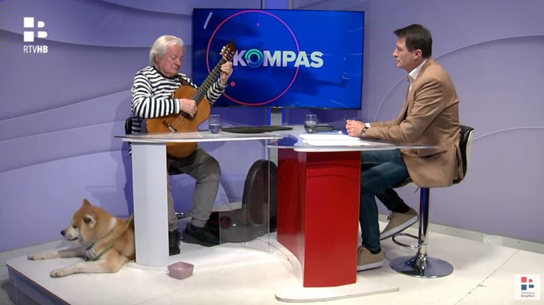 komas