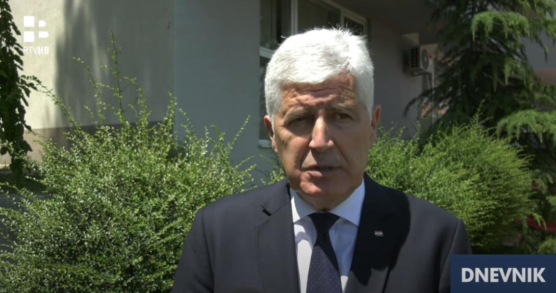 covic postivanje ustava.png