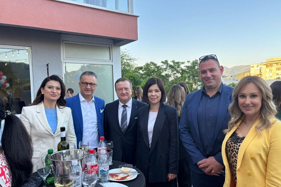 humanitarna večer scm