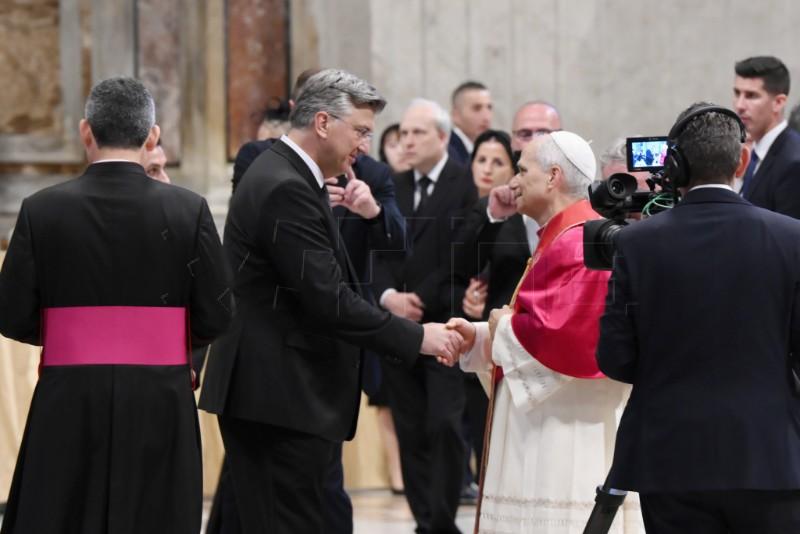 plenkovic i papa lav
