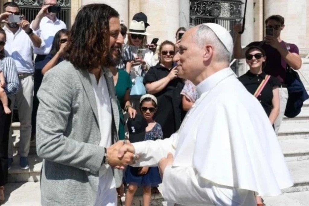 jonathan roumie i papa