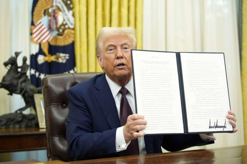 Trump potpisivanje