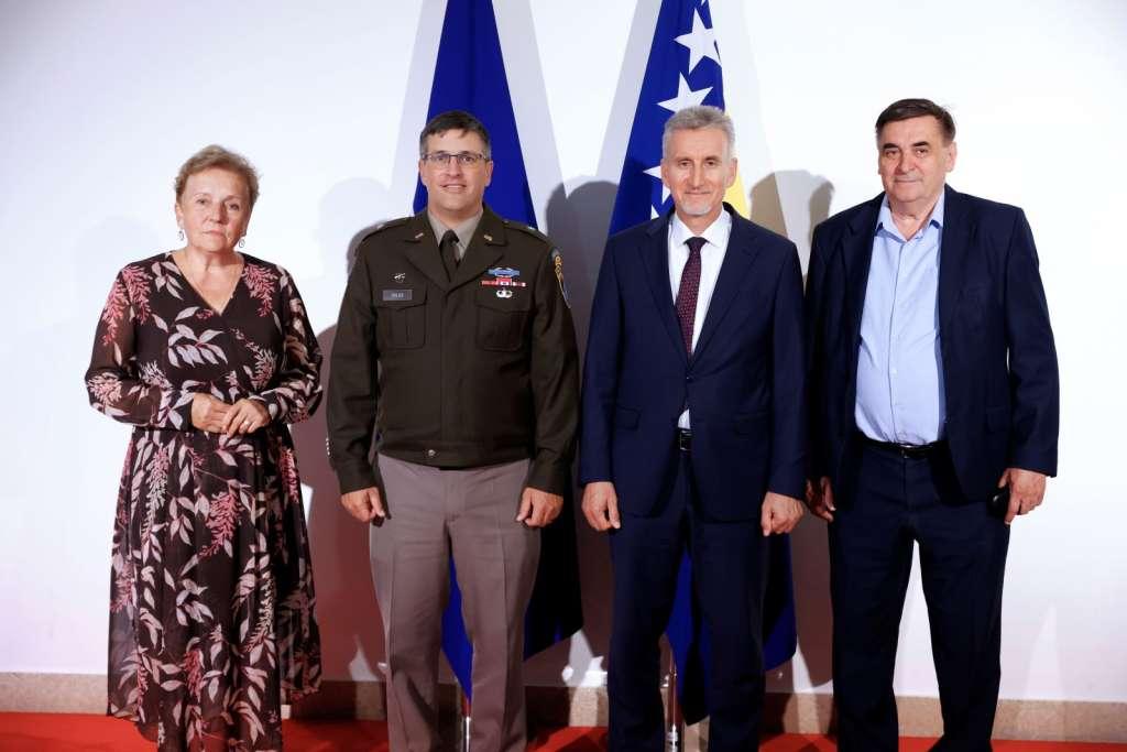 s komandantom NATO štaba u Sarajevu