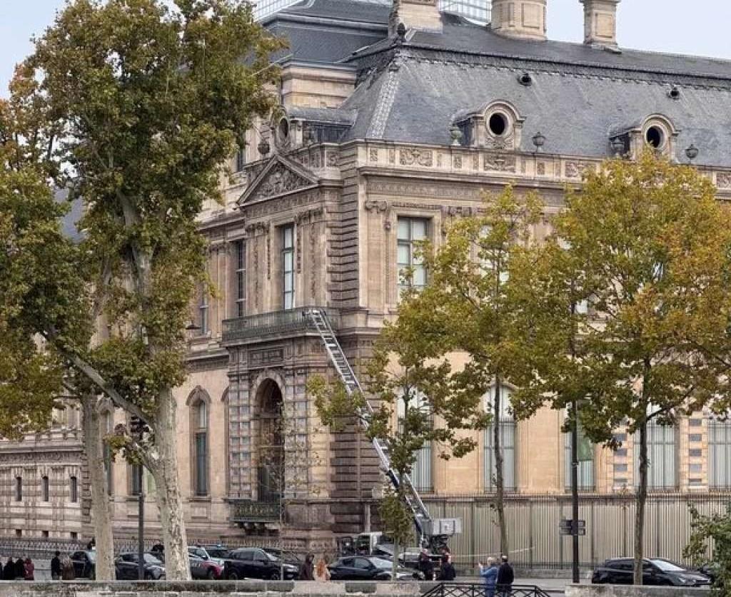 louvre pljacka