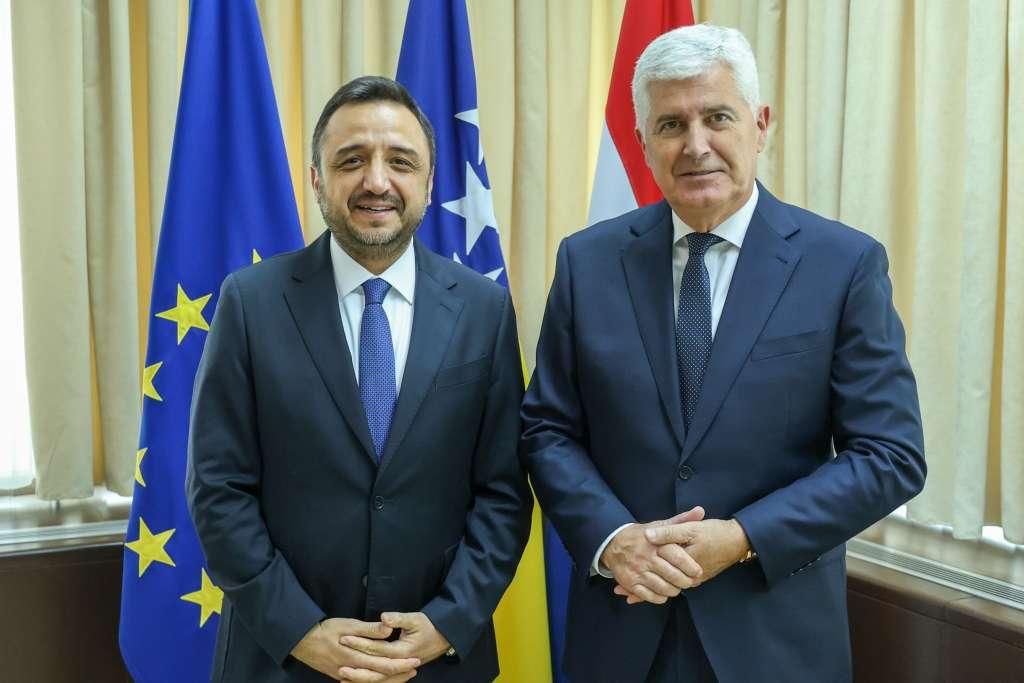 Čović s veleposlanikom R Turske u BiH Eminom Aksekijem razgovarao o aktuelnom političkom trenutku