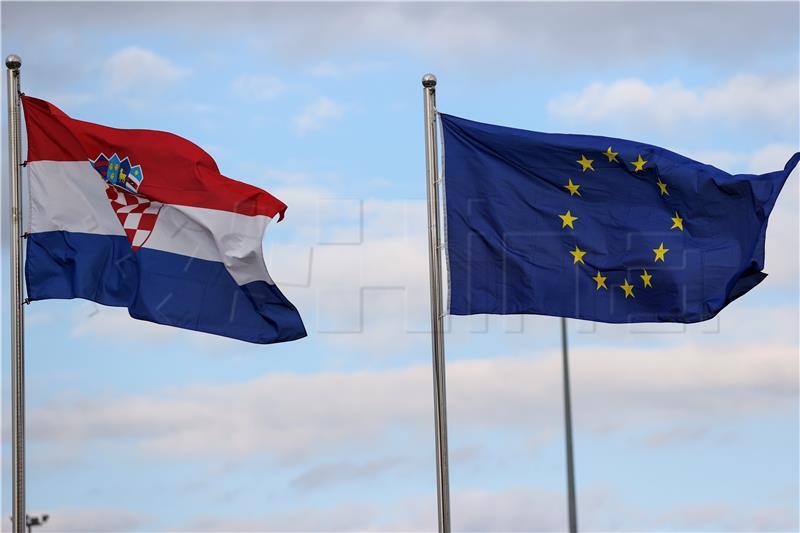 hr eu