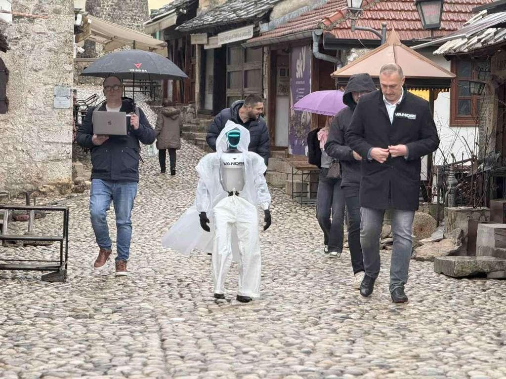 humanoidni robot