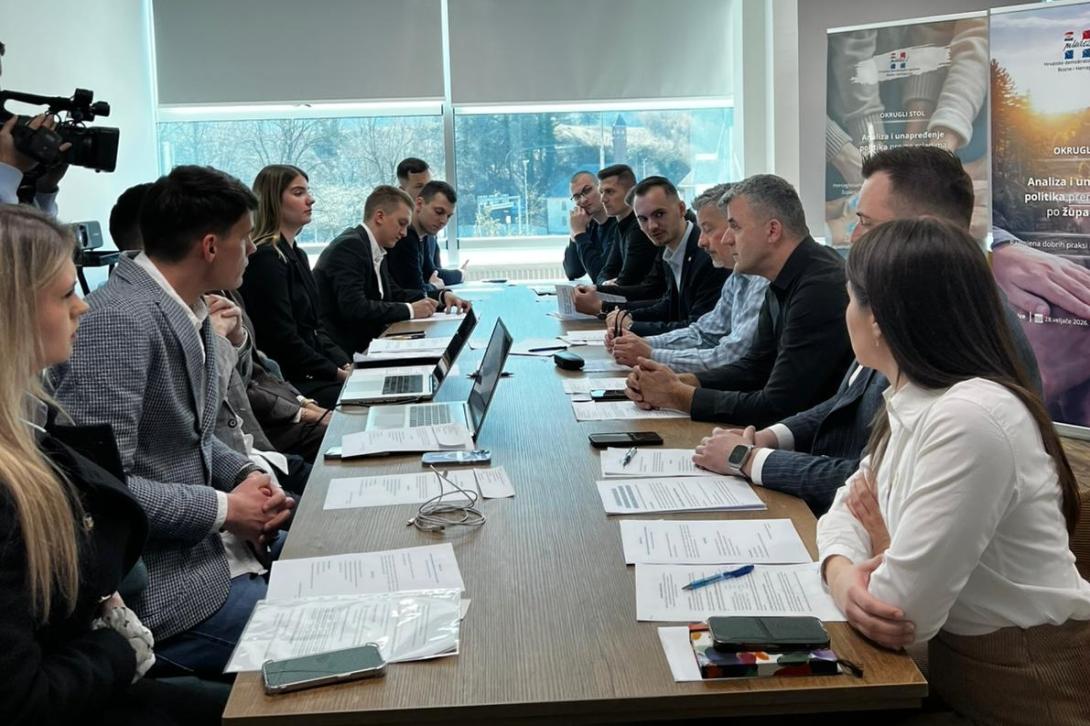 Jajce - Okrugli stol Mladeži HDZ-a BiH o politikama prema mladima - dobre prakse i zajednički prijedlozi1.jpg