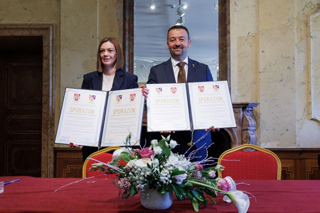 POTPISAN UGOVOR